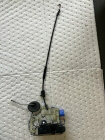 Zamykací jednotka dveří 15AQ3B1837015AQ