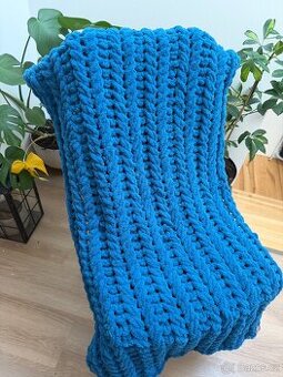 Ručně pletená deka petrolejová