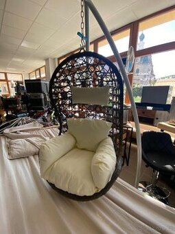 Nové  závěsné křeslo  s konstrukcí