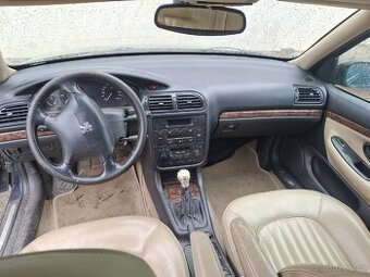 Peugeot 406 interiér