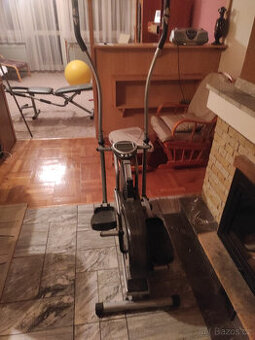 Orbitrek cvicebni stroj