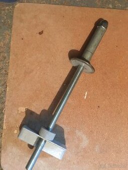 Doraz ke štípačce dřeva