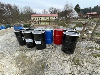 PRODÁM NOVÉ SUDY KOVOVÉ 200 LITRŮ SE SPONOU NA OBILÍ