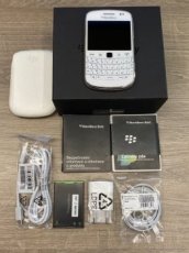 BlackBerry® Bold 9900 White (QWERTZ) - 1