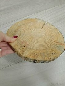 Dřevěná podložka z kmene stromu 28cm