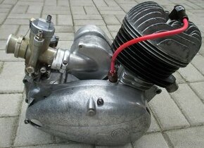 starý závodní motor jawa čz kývačka pérák 476 soutěžní scott