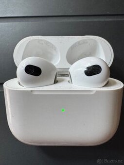 Apple AirPods 3.generace s MagSafe nabíjecím pouzdrem