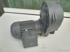 Na prodej elektromotor s převodovkou - 1