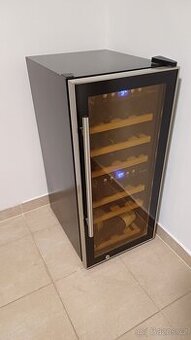 dvouzónovou vinotéku HumiBox
