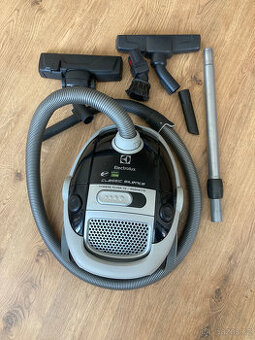 Vysavač Electrolux Classic Silence ECS52B