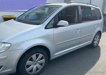 Volkswagen Touran II 1.6 Mpi 75 KW 9/2007 154 tkm 7-MÍST