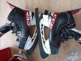 Hokejové brusle CCM FT475 vel. 5 (38,5)
