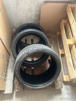 Letní pneu 2x 225/35 R19 a 1x 255/30 R19