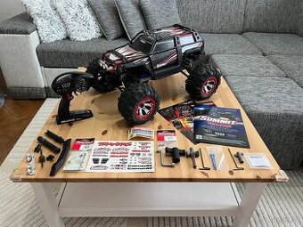 RC model Traxxas Summit 1/8 Brushless