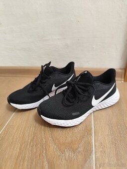 Nike Revolution 37.5 (dětská)