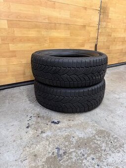 Zimní pneu 215/60/16