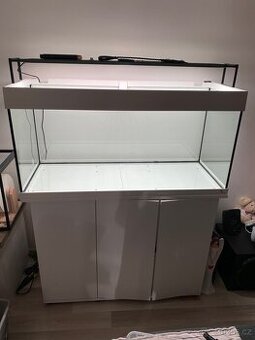 Akvárium Juwel Rio 180 + výbava