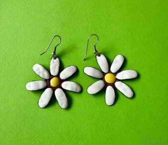 Nádherné orig. smaltované náušnice kopretiny, sleva.