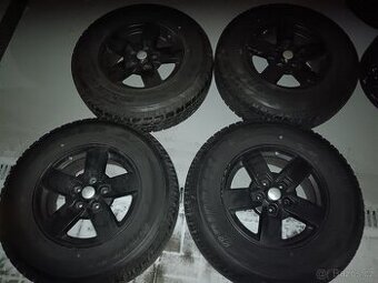 Extra Zánovní CELOROCNI 17" originál JEEP