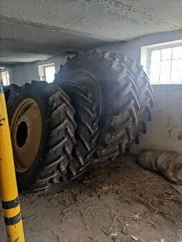 Kultivační kola John Deere