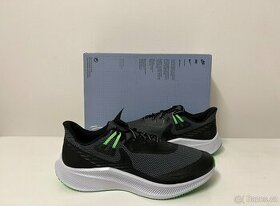 Nike Quest 3 Shield Black Poison Green vel.42,5/27cm