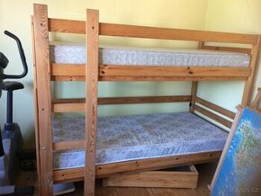 Dřevěná postel vč. roštů BEZ MATRACÍ