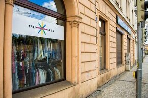Přenechání fungujícího obchodu s módou v centru Prahy - 1