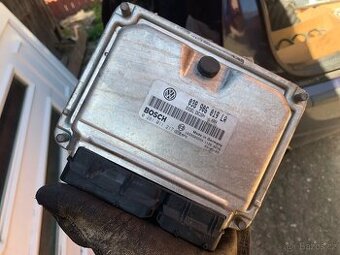 Jednotka motoru Bosch 038 906 019 LA