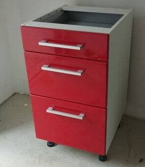 ŠUPLÍKY ŠÍŘKA 45 CM - ČERVENÁ BARVA LESK - 1