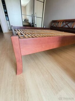 Postel 200x180 drevena