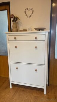 IKEA HEMNES botník se 2 přihrádkami – bílý, výborný stav