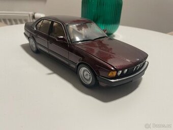 BMW E32 730i 1:18