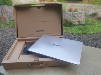 Asus Zenbook UX330U