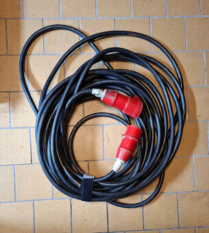 Prodlužovací kabel TITANEX s pohyblivou zásuvkou CEE 3P+N+PE