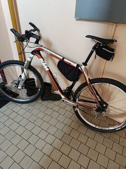 Horské kolo carbon