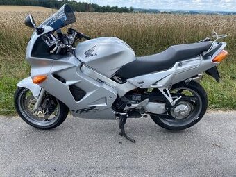 Honda VFR 800 Fi rok výroby 2001