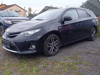 Toyota Auris 1,8i 73kw HYBRID, 2015, NAJETO 134 452km