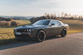 Dodge Challenger V6 AWD 2019