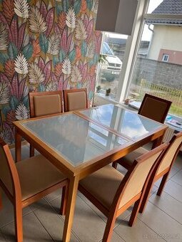 Jídelní stůl a židle