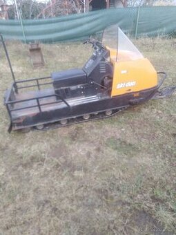 Sněžný skůtr skidoo Bombardier