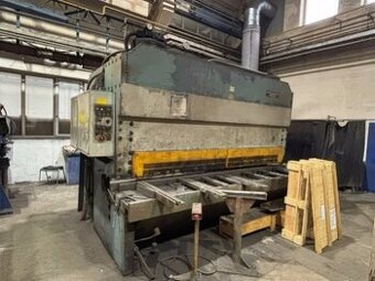 Tabulové nůžky použité CNTA 3150/25 A, r. v. 1989