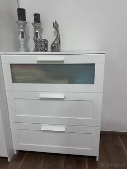 Komoda se 3 zásuvkami