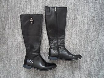 Černé kožené boty kozačky Carini - 39