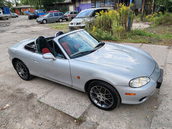 Mazda MX-5 ROADSTER Miata jeden majitel 2004 kabrio MX5