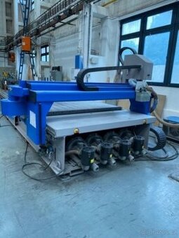 CNC centrum 3-osé s portálovým nestingem r.v. 2021