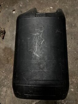 Plastové kanistry 20L