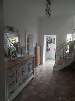 Velký venkovský dům k pronajmutí - 1