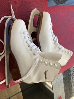 Dámské brusle s kožíškem vel 42