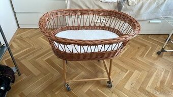 Proutěný košík na dítě