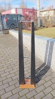 Stojan na DVD nebo CD disky.